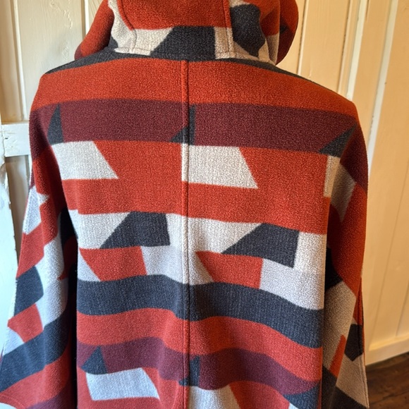 Patagonia Synchilla Geometric Aztec Patterned Fleece Poncho - Picture 5 of 7